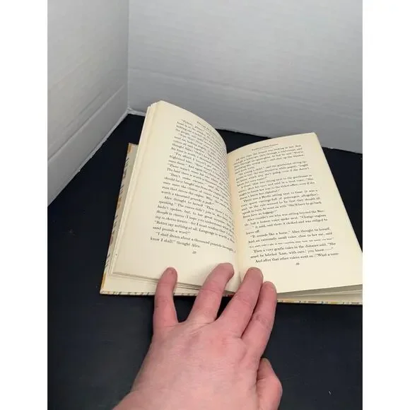 Book, Alice's Adventures in Wonderland, hardcover, Lewis Carroll, set of two - Picture 8 of 16